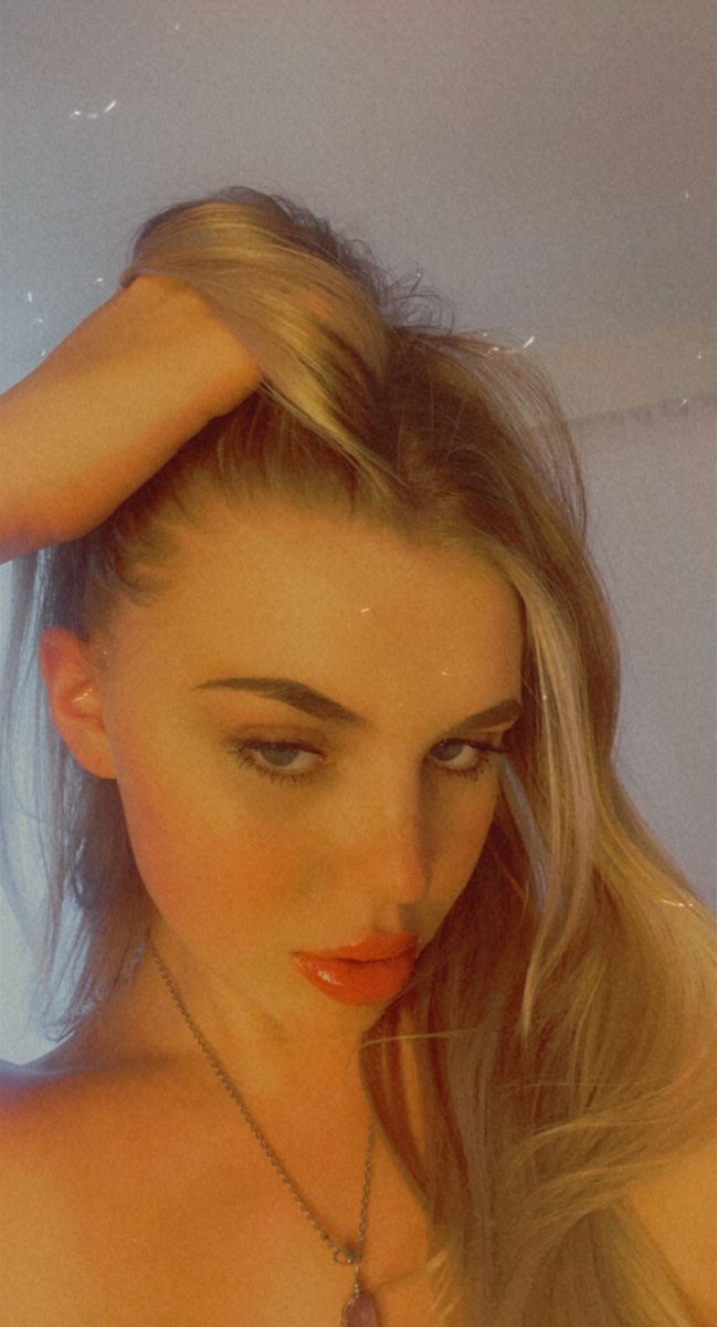 Im a fucking queen I get what I want whenever I want.. a true brat 👸🏼
Findom