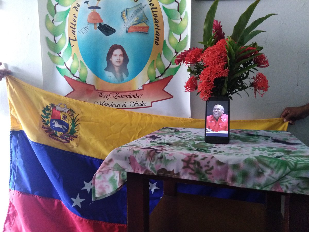 TELZuenlimberM's tweet photo. Taller Laboral Zuenlimber Mendoza en Homenaje a Quien fue Ministro de educación Profesor Aristóbulo Isturiz 🥀 #AristobuloPorSiempre @NicolasMaduro @MPPEDUCACION @charlychaves @EeTachira @Div_Ini_Pri_Esp @clifmgarciahevi @CircuitodosDe @gtorodelara @especialmppe @Rintercircuital https://t.co/j0Icz6hMFL