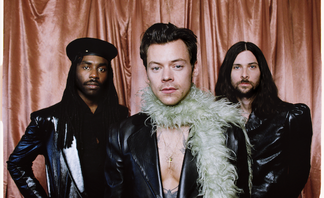 MusicWeek's tweet photo. Harry Styles' Fine Line was Sony Music's biggest seller of the last 12 months as the major's streaming revenue soared by 22% https://t.co/dCTGhIgq0t #HarryStyles https://t.co/gsBIRhGnK8