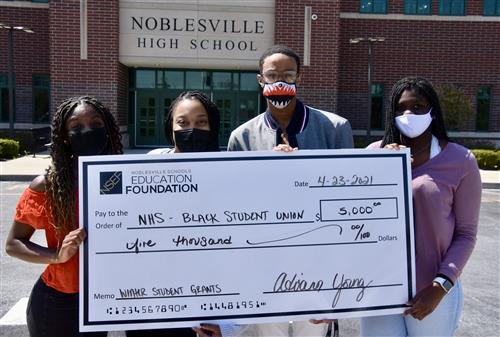 NobDiversity's tweet image. Noblesville High School's Black Student Union has been awarded the largest Noblesville Schools Education Foundation grant ever! We love to see the next generation stepping forward to make our community a more inclusive and welcoming place!

ow.ly/3RZL50EA2Jv