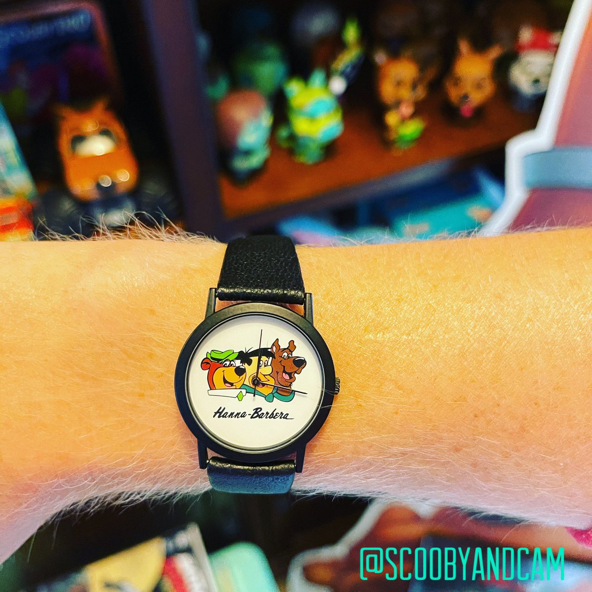 ScoobyandCam's tweet photo. If we could turn back timeโ๏ธWe got this watch from a fellow Hanna-Barbera Collector. It doesnโt really tell time, but it sure does look good๐
#ScoobyDoo #YogiBear #FredFlinstone #HannaBarbera #ScoobyDooWhereAreYou #Watch #ToyCollector #ScoobyDooCollector #ScoobyCollection https://t.co/hF2G9M9eFd