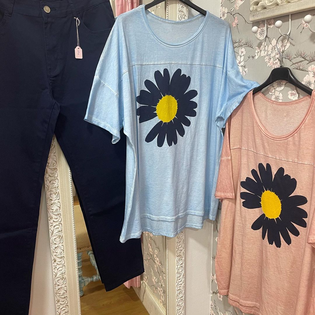 VilaFem's tweet photo. En #esmoda també ubicada al nucli històric de Martorell podeu trobar regals per la mare. #moda #complements #tallesgrans #martorell #martorellvila #DiaDeLaMadre #diadelamare  #baixllobregat https://t.co/8e4oppbjEQ