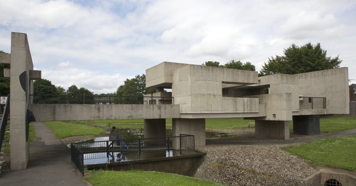 it’s a nice bit of brutalism, & the estate’s centre piece is the Apollo Pavilion. Which was named in honour of the 1969 NASA mission that put people on the moon. Poignant stuff given that  #MichaelCollins died today 