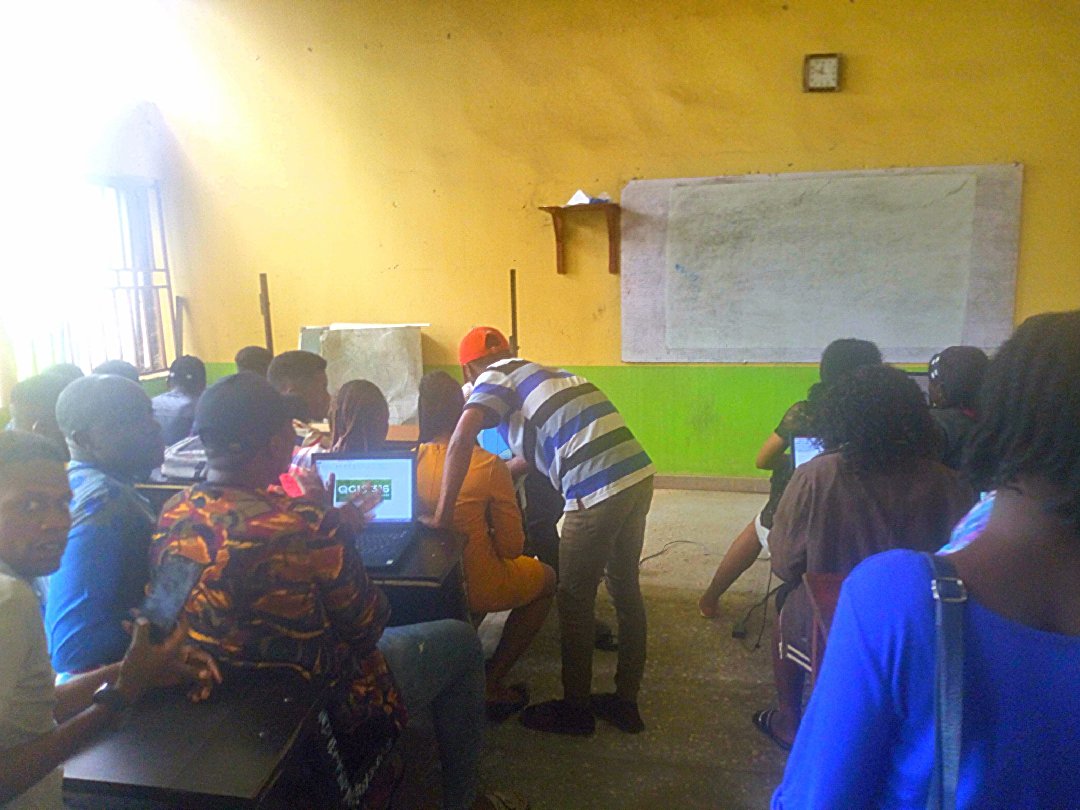 ChidimmaCMaduka's tweet photo. My life as a #Geospatial lecturer in Nigeria.
I gave the final year students the opportunity to practice independently on basic #map production using @qgis
It has been an impressive journey so far
#Georeferencing ✔️
#Digitizing ✔️
#Map_Embellishment Up next! https://t.co/cIZquPZQ5z
