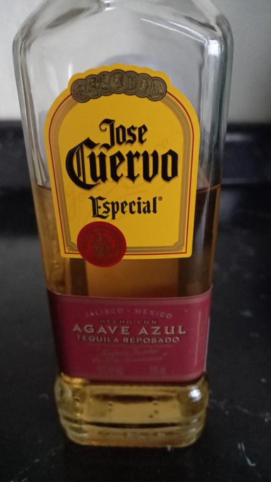 Un lujo el #tequila de #agave az&uacute;l. @JoseCuervo s&iacute; sabe hacer buen #licor https://t.co/si3L17VUS2<a href="/tag/tequila"class="tags">#tequila</a><a href="/tag/agave"class="tags">#agave</a><a class="tags" target="_blank" title="On Twitter" href="/?out=eyJ0eXAiOiJKV1QiLCJhbGciOiJIUzUxMiJ9.eyJpYXQiOjE3MjYwNDg3MzQsImlzcyI6InR3cG9ybnN0YXJzLmNvbSIsIm5iZiI6MTcyNjA0ODczNCwiZXhwIjoxNzU3NTg0NzM0LCJyZWRpcmVjdF91cmwiOiJodHRwczovL3R3aXR0ZXIuY29tL0pvc2VDdWVydm8ifQ.hxTtj8Gi4fgMz6q1zj519irtr5WjZyiycyWQnEbxGOmVU-Lfet70rAANPjScRFcE15SpeRsBbgsUf5-QXk3QAA">@JoseCuervo</a><a href="/tag/licor"class="tags"><span>#licor</span></a>