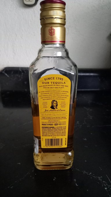 Un lujo el #tequila de #agave az&uacute;l. @JoseCuervo s&iacute; sabe hacer buen #licor https://t.co/si3L17VUS2<a href="/tag/tequila"class="tags">#tequila</a><a href="/tag/agave"class="tags">#agave</a><a class="tags" target="_blank" title="On Twitter" href="/?out=eyJ0eXAiOiJKV1QiLCJhbGciOiJIUzUxMiJ9.eyJpYXQiOjE3MjYwNDg3MzQsImlzcyI6InR3cG9ybnN0YXJzLmNvbSIsIm5iZiI6MTcyNjA0ODczNCwiZXhwIjoxNzU3NTg0NzM0LCJyZWRpcmVjdF91cmwiOiJodHRwczovL3R3aXR0ZXIuY29tL0pvc2VDdWVydm8ifQ.hxTtj8Gi4fgMz6q1zj519irtr5WjZyiycyWQnEbxGOmVU-Lfet70rAANPjScRFcE15SpeRsBbgsUf5-QXk3QAA">@JoseCuervo</a><a href="/tag/licor"class="tags"><span>#licor</span></a>