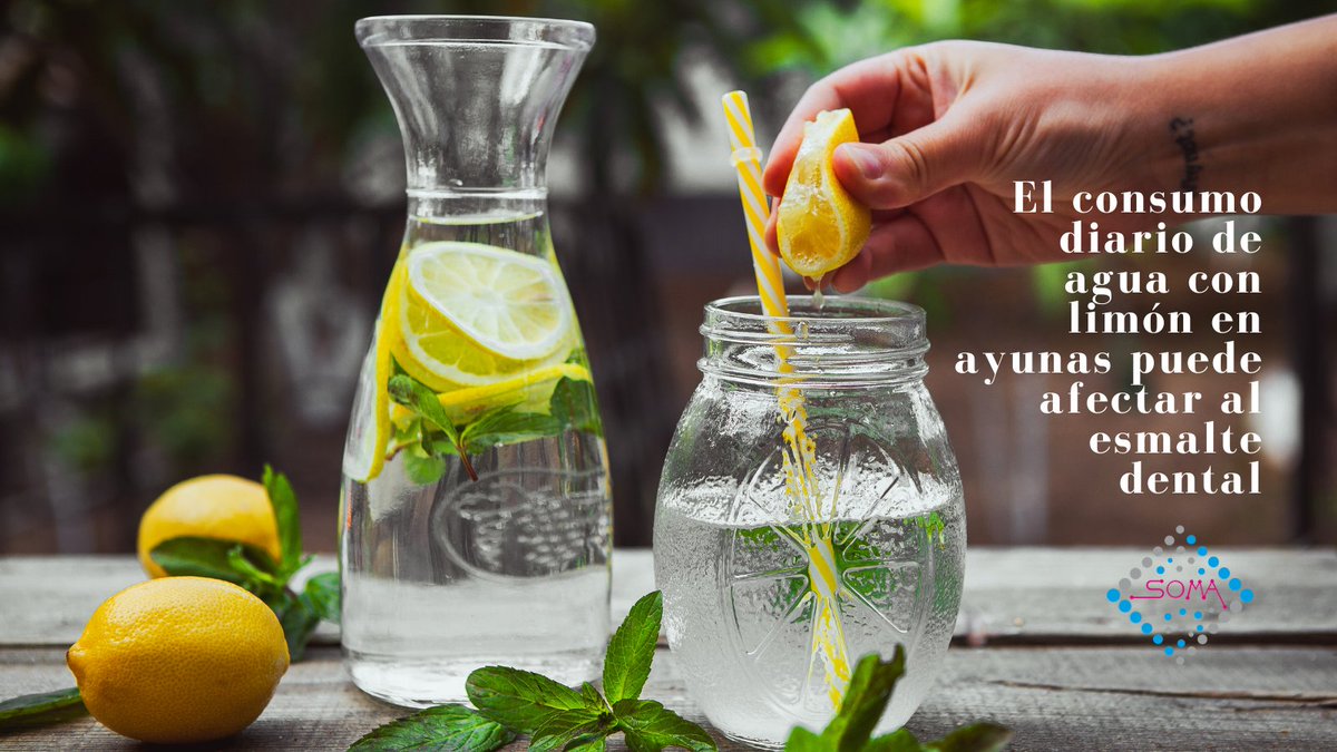 SomaClinica's tweet photo. ¿Sabías que el consumo diario de 𝐚𝐠𝐮𝐚 𝐜𝐨𝐧 𝐥𝐢𝐦𝐨́𝐧 𝐞𝐧 𝐚𝐲𝐮𝐧𝐚𝐬 puede afectar al esmalte dental, por el ácido del limón?
#tipdental #saludbucodental #cuidatusonrisa #dentistas https://t.co/2bxQUvjeNw