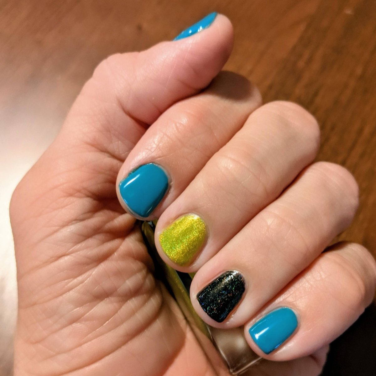 #AEWDynamite is tonight, which means TOMORROW IS THE #NFLDRAFT BAY BEEEEEE! @Jaguars HAVE THE NUMBER 1 PICK! LETS GO! #DUUUVAL!! #ShowDayNails