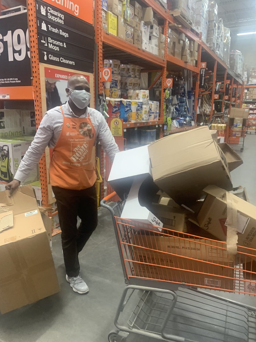 Tim is at it again !! Thanks for your help today at the #622GR8 sir !! <a href="/maryanne_stl/">Maryanne St. Laurent</a> <a href="/JasonArigoni/">Jason Arigoni</a>