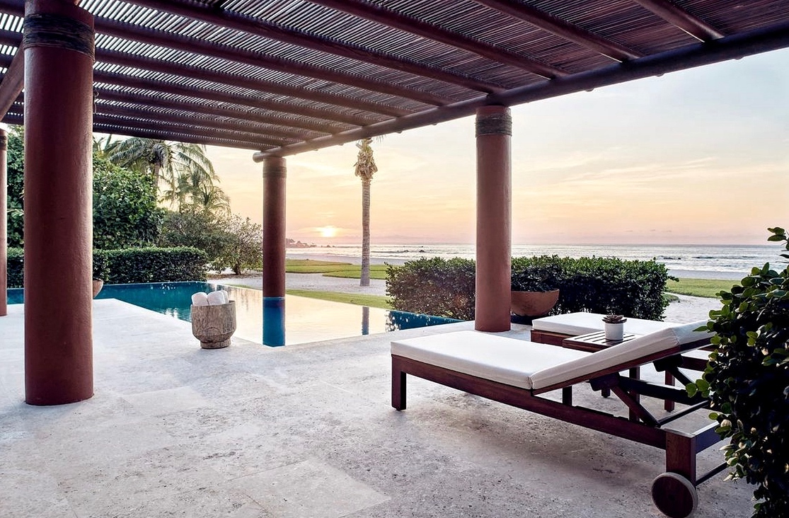Wake up to the sounds of the Pacific and have the best of both worlds – spending the day at the beach and at your infinity edge pool without ever leaving home. 
@FSPuntaMita #FSPrivateRetreats #AtHomeWithFS #TaraceaFurniture.

Via instagram.com/fspuntamita/