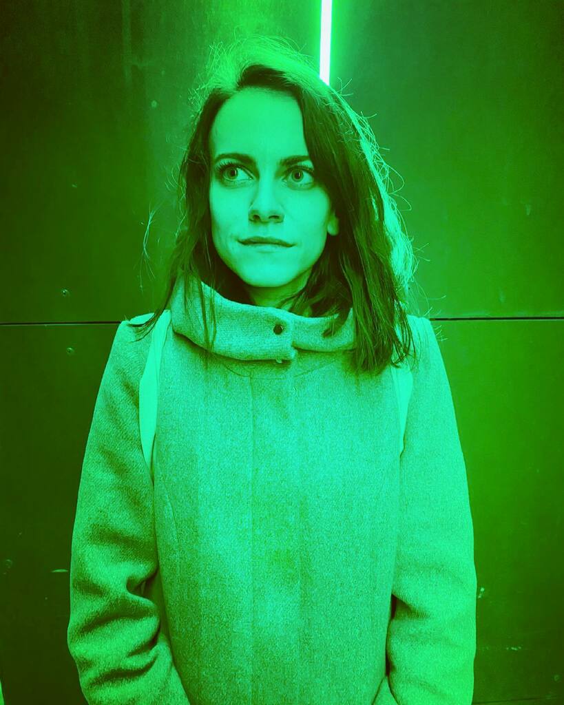 michalkotoc's tweet photo. 👉🏻@jullie_stayhigh 👈🏻🧝🏻‍♀️#girl in a #green #world #greenworld #light #lights #portrait #eyes #ruzinov #retro #bratislava #slovakia #slovensko #look #pohlad #svetlo #zelena #farba #playwithcolours #playwithcolors #hrasfarbami👉🏻@jullie_stayhigh 👈🏻🧝🏻‍♀️#girl in a #green #world #gr… https://t.co/xs1BaFDJDK