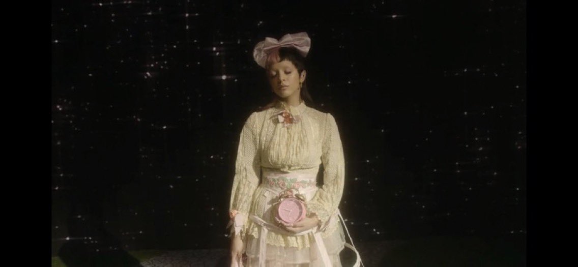 HAPPY BIRTHDAY TO THE ONE AND ONLY QUEEN Melanie Martinez 