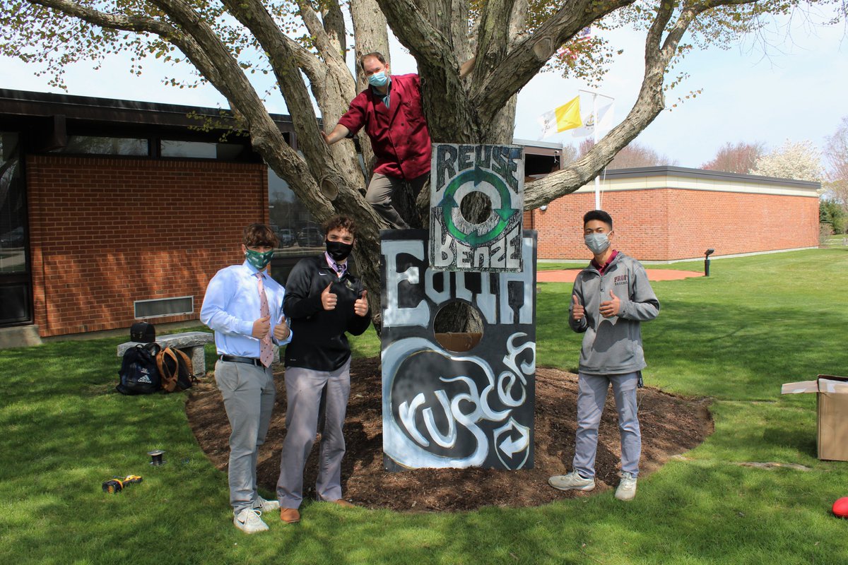 The Recycling Club put together a variety of activities to celebrate Earth Week at The Prout School. Today, the club sold t-shirts, notebooks, pottery, and more to raise money for the school’s garden. Students and staff also tried their hands at environmental-themed lawn games.