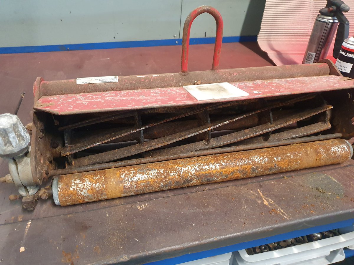 acegrass92's tweet photo. Did these. Set of toro units just about ready for the scrap pile🤣  
After a full refurb they are as good as new and cutting superb👌 https://t.co/eHvQ2r2lXf