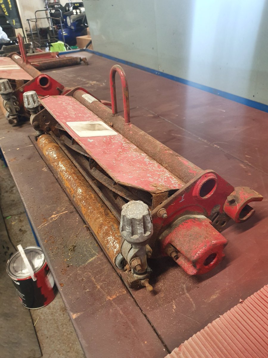 acegrass92's tweet photo. Did these. Set of toro units just about ready for the scrap pile🤣  
After a full refurb they are as good as new and cutting superb👌 https://t.co/eHvQ2r2lXf