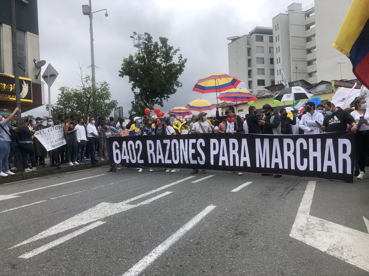ElRoRodry's tweet photo. Si usted no quiso marchar y prefirió quedarse en la casa, está bien, es respetable, pero NO nos llame vándalos, xq aunque le duela, estamos luchando por sus derechos y el bienestar de sus hijos también.
#ParoNacionalIndefinido https://t.co/c3mtxcUJMW