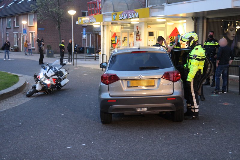 NU ONLINE: Flinke politie-inzet na conflict met slagwapen Tutustraat Delft..