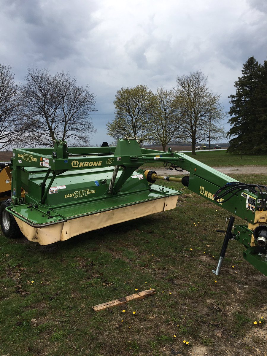 timatconnect's tweet image. Just traded to @ConnectEquip Rockwood. 2016 Krone ec3200cv with approximately 1000 acres of use.  10’ cut, drawbar hookup and tine conditioner. #makebetter hay