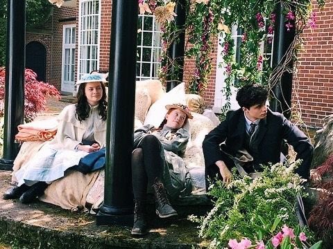 。　☆ 。　   ☆。　   ☆ ☆。　＼　　 ｜　　  ／。　☆  if the anne with an e cast      is ur comfort cast click on this u won’t regret it  ☆。　／　  ｜　　＼。　☆ 。　 ☆。 　　 。　  　☆。