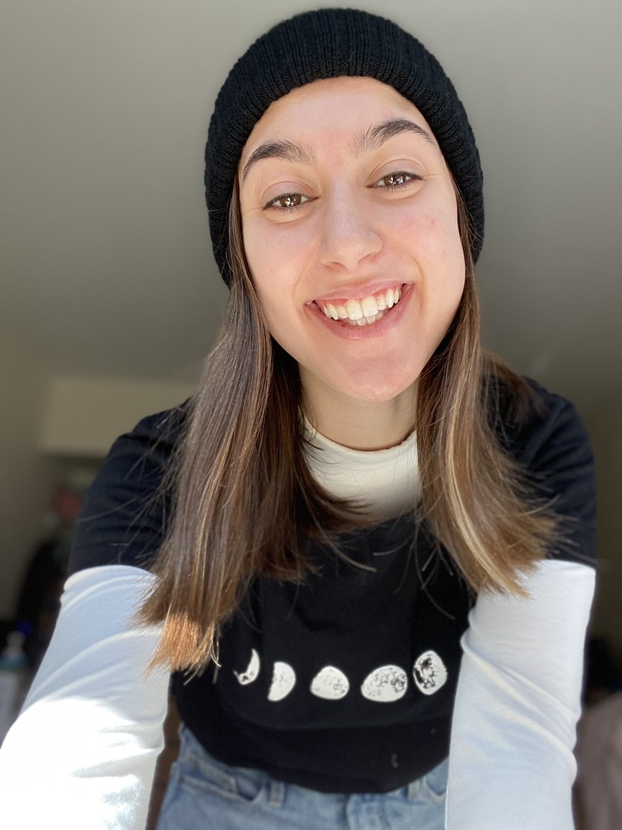 JSEQuotes's tweet image. 15 vs 20 (yes the middle picture is a recent cosplay of mine) 😂

I don’t really feel that different besides my style and my makeup skills