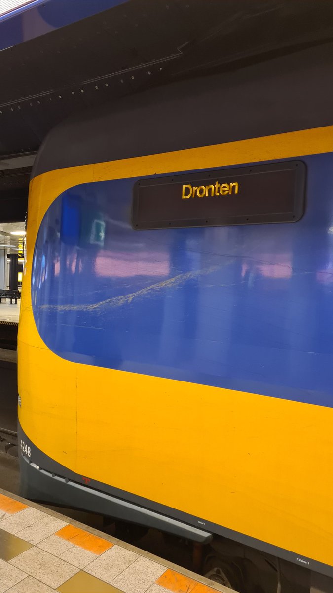 Intercity naar Dronten mensen. 

D R O N T E N