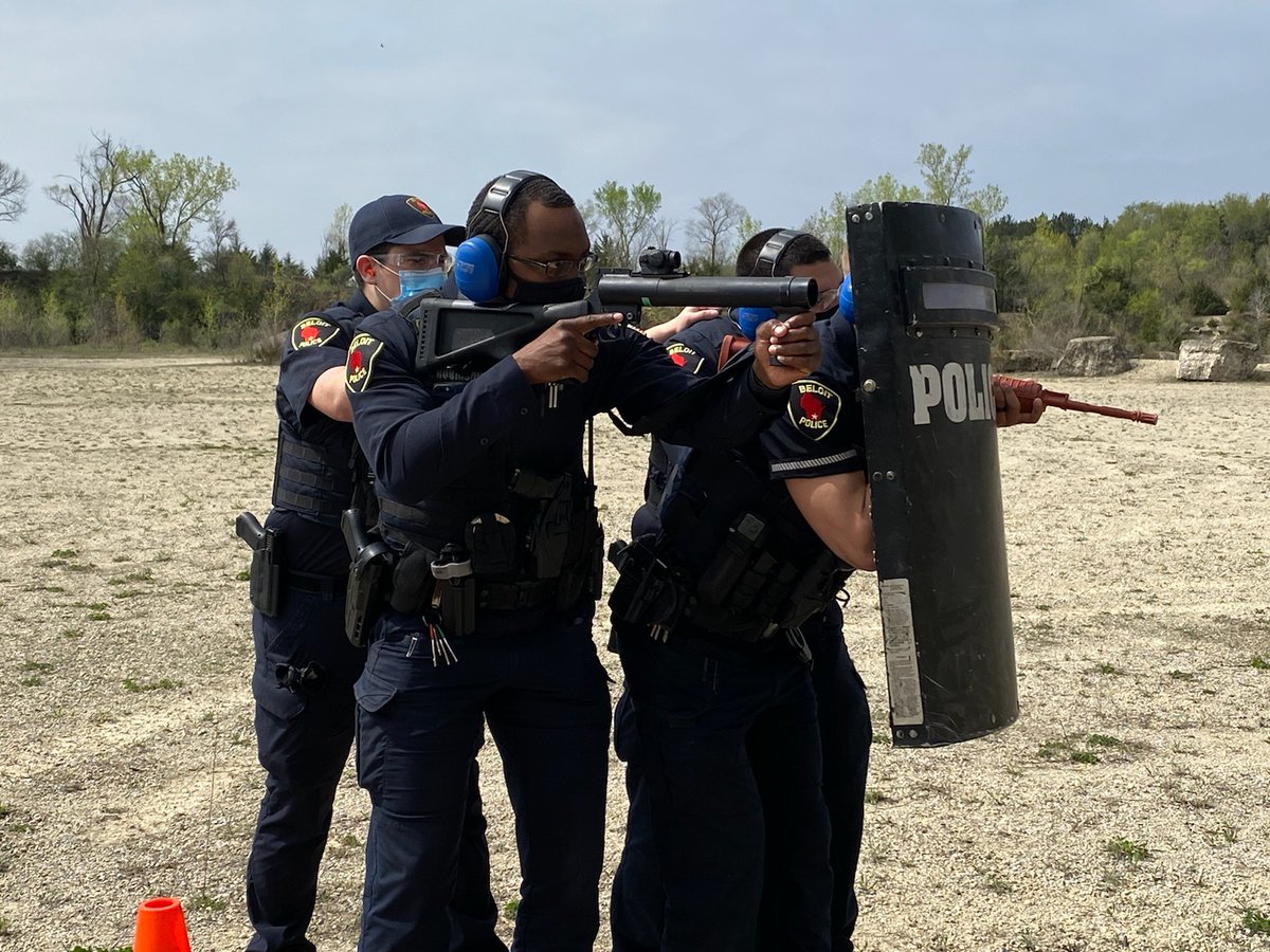 Less lethal impact munition training today. Chief Sayles shares why it's so important to have this de-escalation tool here: facebook.com/BeloitPolice1/…