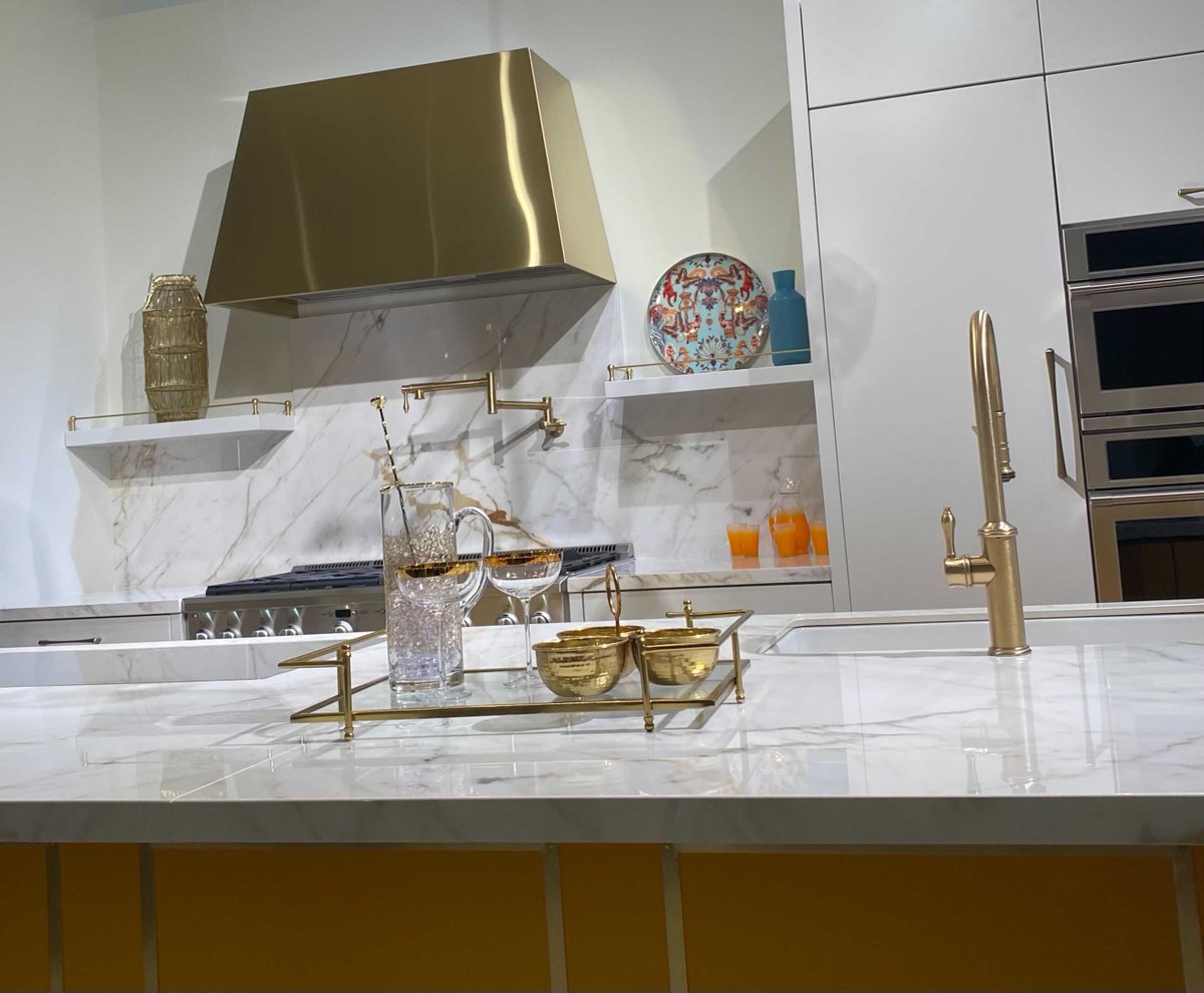 Moya Living….in mango! 🥭

A special guest, Moya from <a href="/MoyaLiving/">Moya Living</a> joined us yesterday on set to walk us through the beautiful mango powder coated steel cabinetry in our brand new Monogram kitchen display in Glendale! #Pirch #MoyaLiving