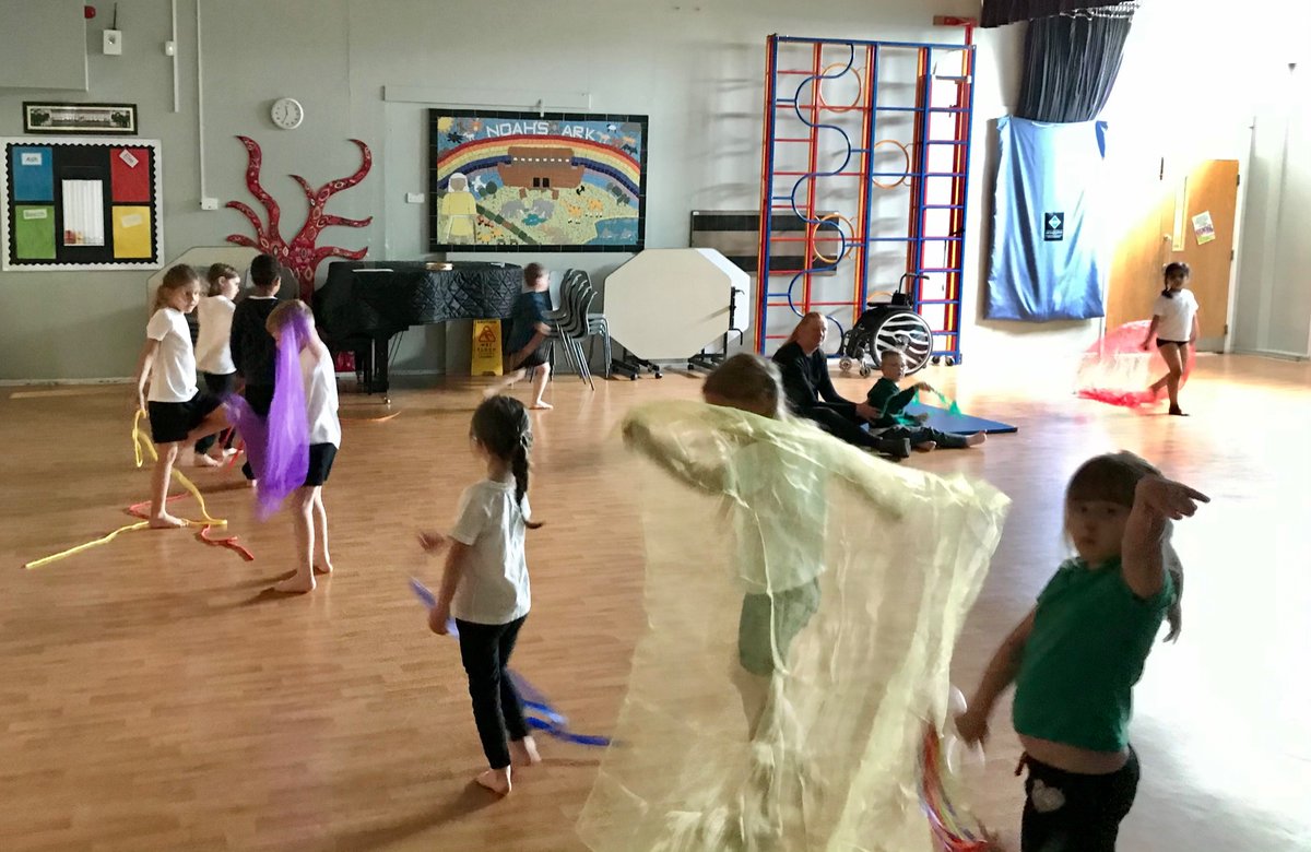 SnakesClass's tweet image. Exploring movement and dance in our under the sea themed PE lesson today 🌊 🐠🐬🐡🐙🦀🐳🦈