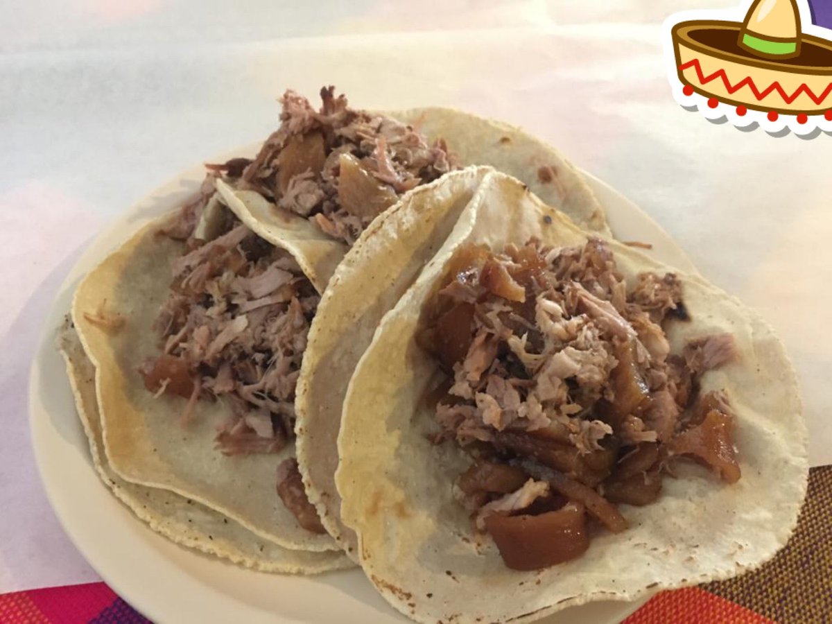 GnX's tweet photo. Ricos taco de carnitas: buche, cuerito, chamorro y maciza. (@ Carnitas Los Tabachines in Morelia, MICH) https://t.co/wUupBrV1Q4 https://t.co/uPdqiK00PM