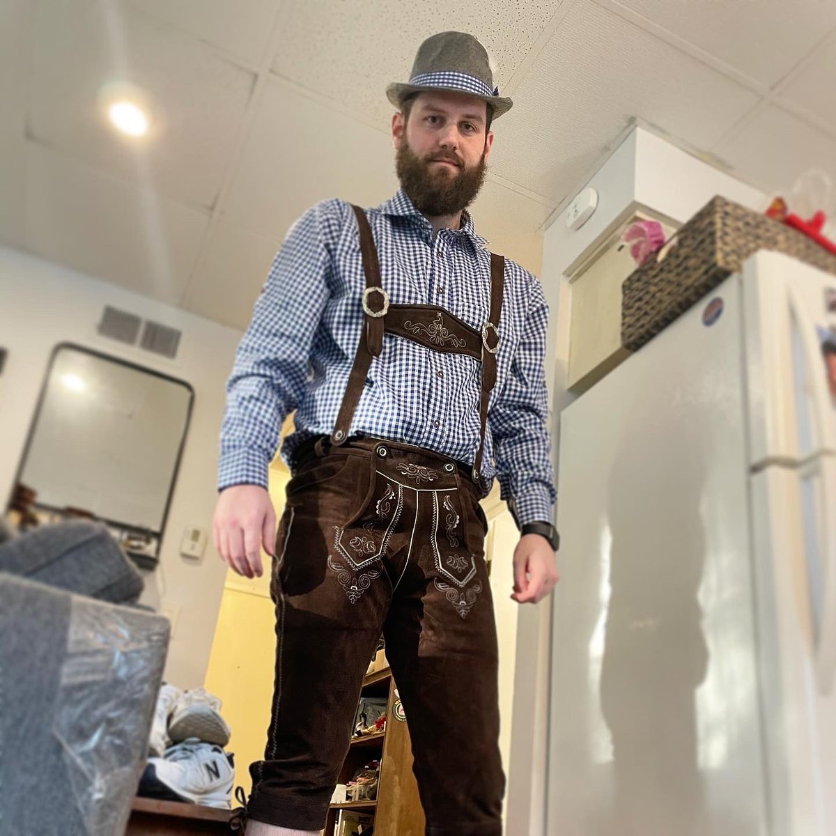 chrismelbz's tweet photo. this dude slaps his own ass at the bar

wyd? https://t.co/ALgWf1BuqY