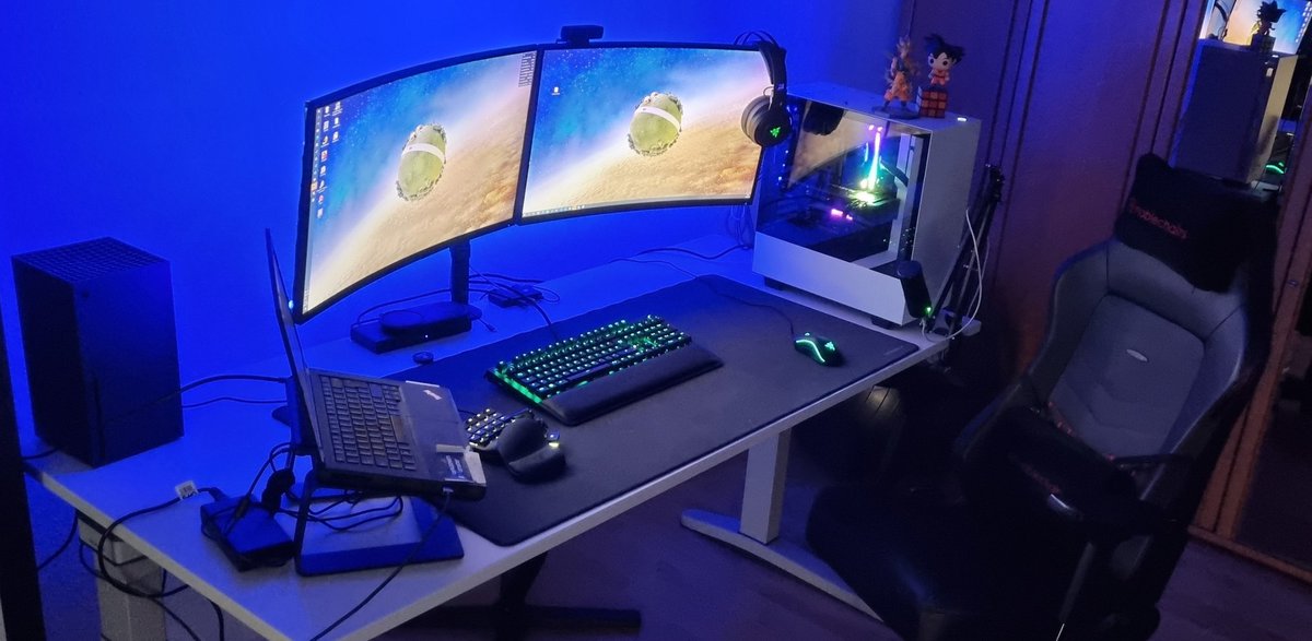 rodeta95's tweet photo. Updated  my WFH/battle station🔥✅ https://t.co/rT4KbFO2T3