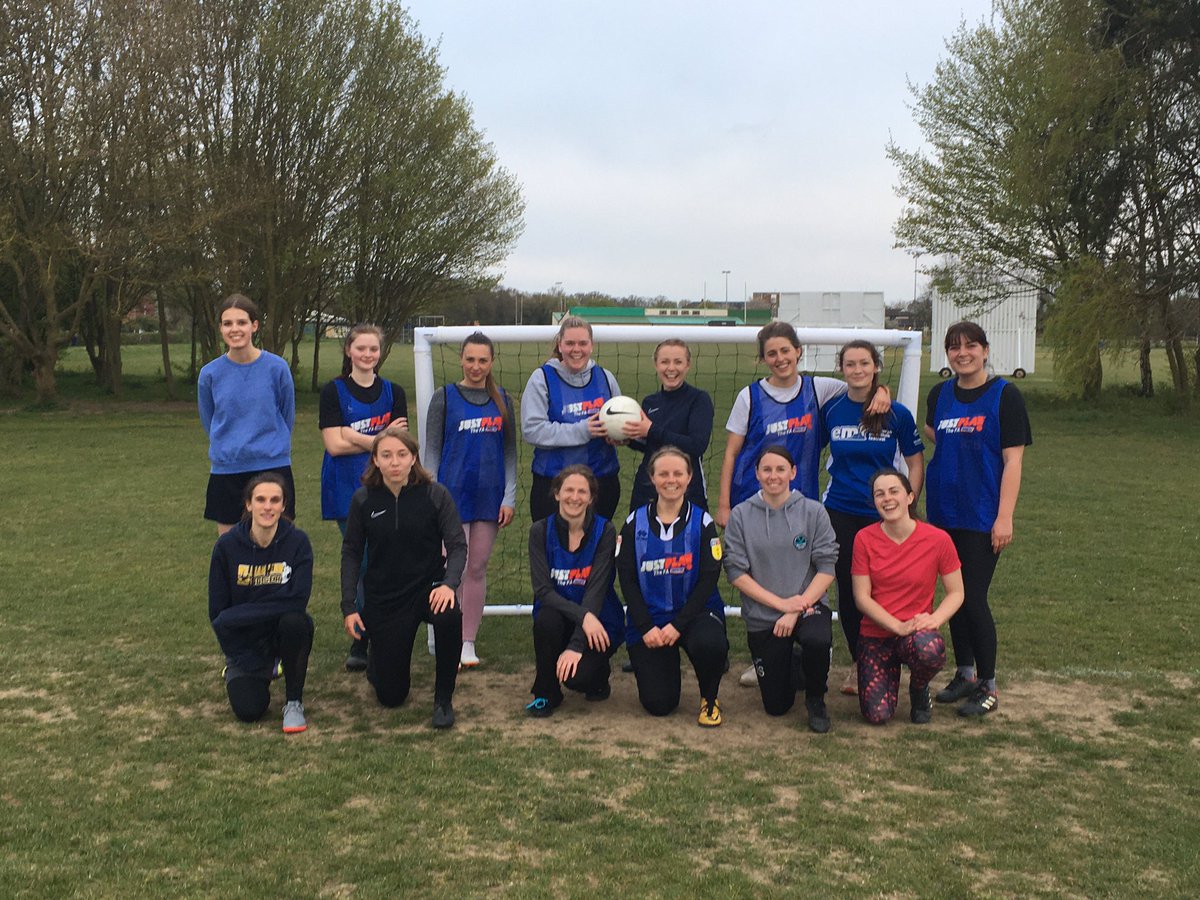 What a turn out!! 15 of us playing football tonight! Great session great bunch of ladies! If you fancy coming down let me know (16+ ladies football) 🙌🏼⚽️