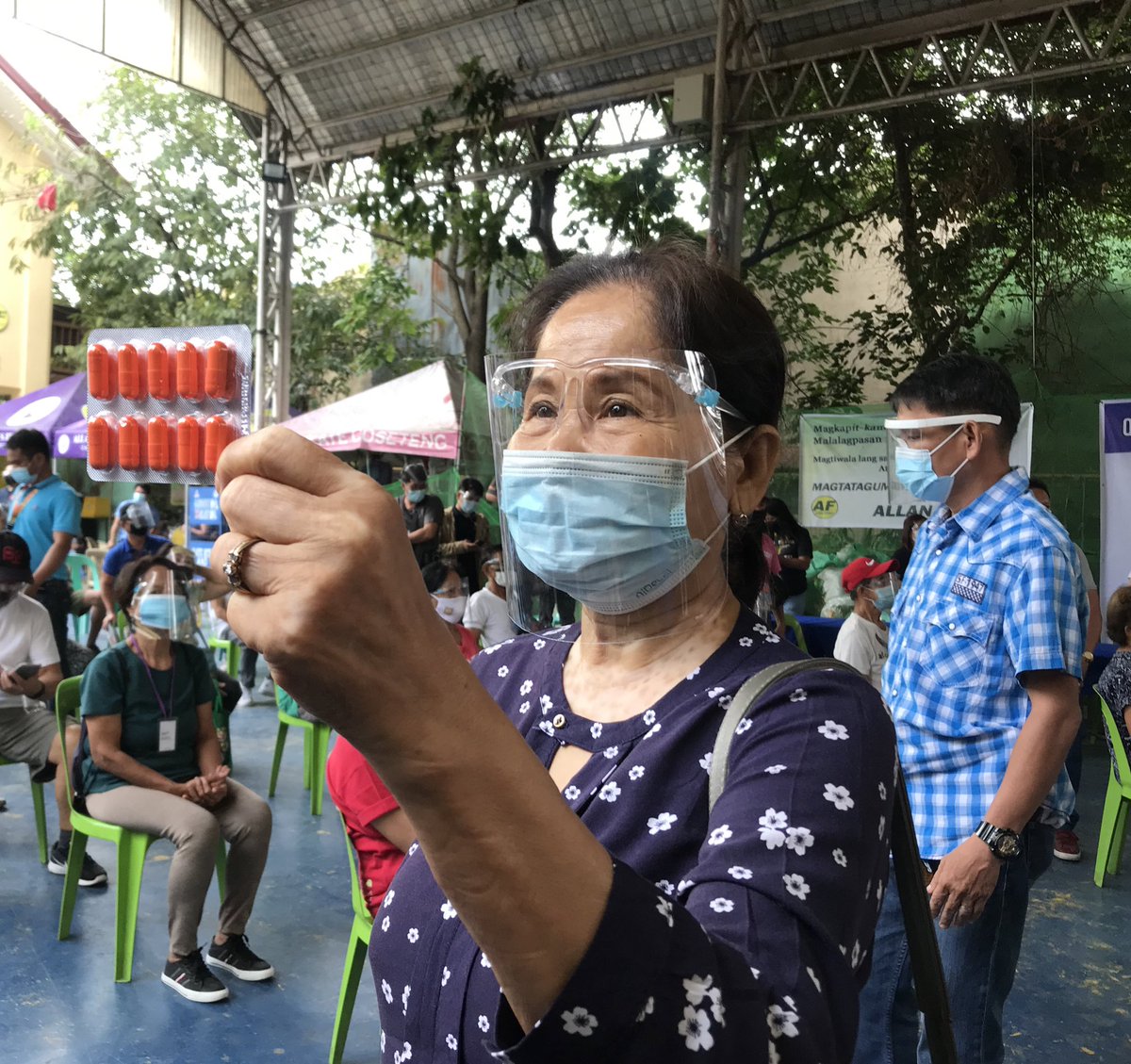 Here’s a sample of the ivermectin capsules given to patients for free in Quezon City |  @xianneangel