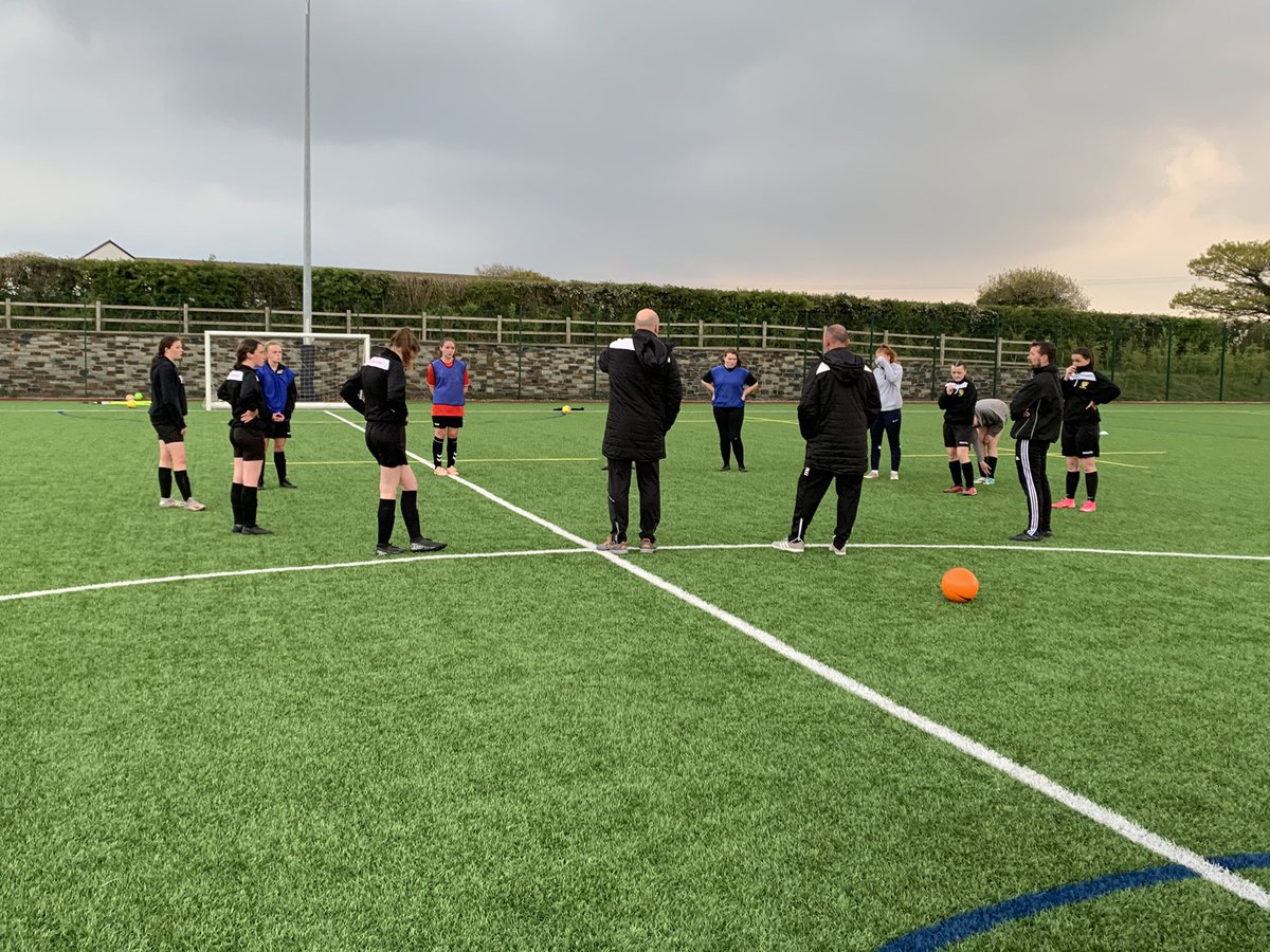 BodminGirlsFC's tweet photo. Another great session with the girls at @Callywith tonight ... is it ever warm up there? 

4 squads training tonight, nearly 60 girls having fun. 

With @BodminWildcats returning in  10 days time, we look forward to welcoming even more girls to our football family soon! https://t.co/OGYAPaQyTx