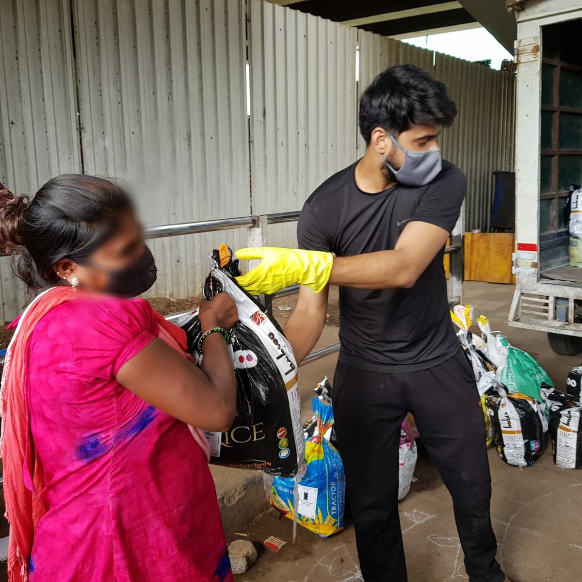 *As we progress, we will focus on groceries. Our first batch of groceries are being distributedBased on the expansion, we have activated our Report Hunger initiative. This allows anyone to report a distress call from the Mumbai Metropolitan Region http://bit.ly/KCReportHunger 4/8