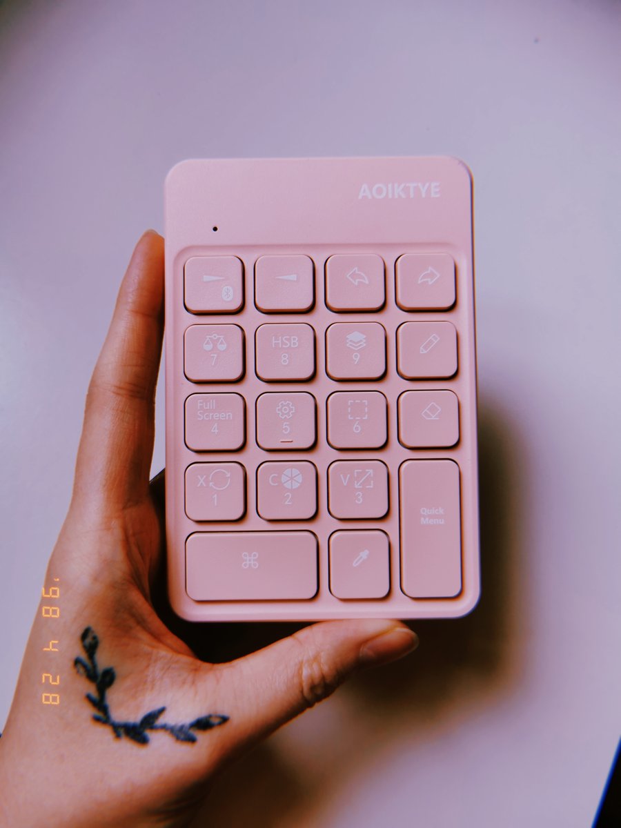 posting this bc there was quite a bit of confusion about this product a while ago:this keypad made specifically for Procreate shortcuts circulated on twitter for a bit, and it was rumored to be a scam… but I'm happy to report that mine came today! turns out it's very real! 