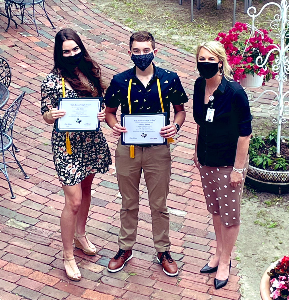 Join me in celebrating the Boswell class of 2021 Valedictorian, Zakary Adama, and our Salutatorian, Aria Welch. We are so proud of their hard work and determination!!! #PioneerPride #BOSClassOf2021 💙💛