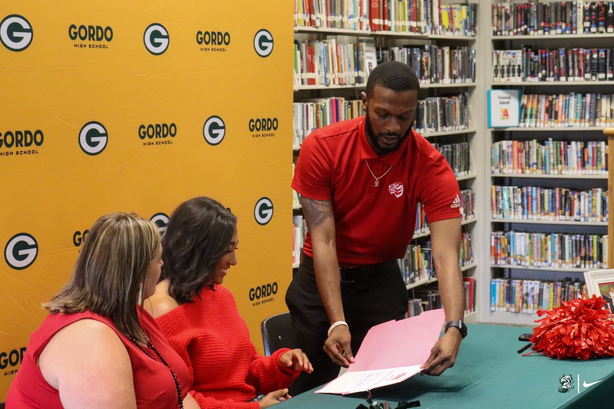 gordo_athletics's tweet photo. 📸 @_ansleygracee will study and cheer at UWA🐯‼️ #RW4ever https://t.co/ID9tBWHmA5