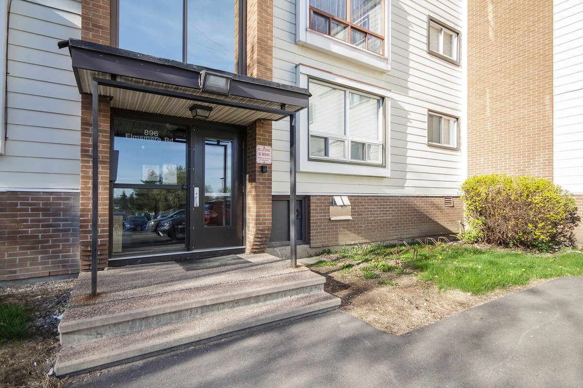 The_Martels's tweet image. Beacon Hill Under $199,900.00 ID#2742. Fantastic value, great buy! ID#2742. Coming for sale tomorrow! What can I say, #betterthanrenting. #Veryreasonable condo fees that includes heat/hydro &amp;amp; water. 26 m. #walktoLRThttp://www.martels.ca/listings/default/1/1165774986