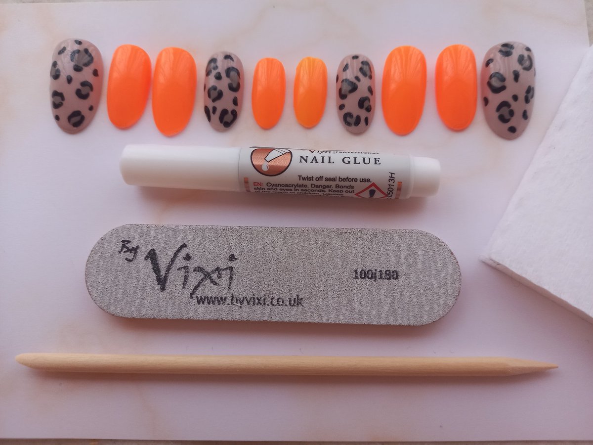 LizTalksNails's tweet photo. New neon cheetah print press ons for sale!! £5 🐆🧡  https://t.co/iMWHYylD64 
#pressonnails #pressonnailsbusiness #gelnail https://t.co/B7mfZYIiT2