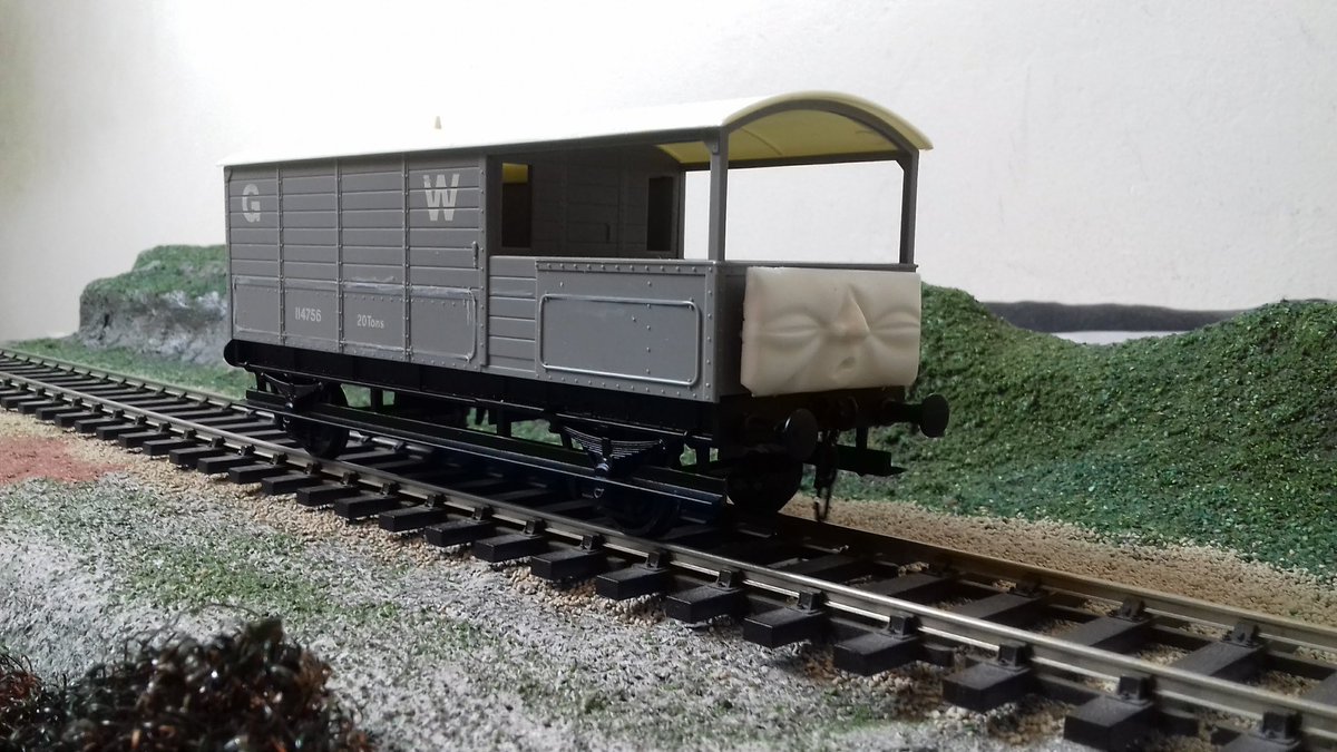 tomsmodelcorner's tweet image. Hopefully just caught #wagonweds before midnight. That time I had my LIMA Toad van wearing one of @Diesel10TV faces.