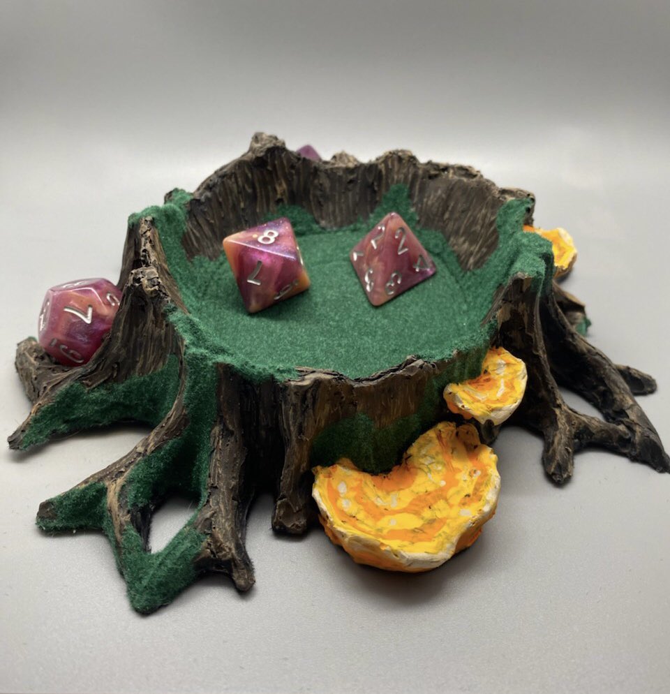 KryseleM3DC's tweet photo. New on my Etsy shop, a tree trunk dice display with a felted rolling tray! Iโm so happy with how these turned out! ๐ #dnd #dicedisplay #dicetray #rollingtray #tabletop #fantasy #feywild #cottagecore #pathfinder https://t.co/2zaEJKplFL
