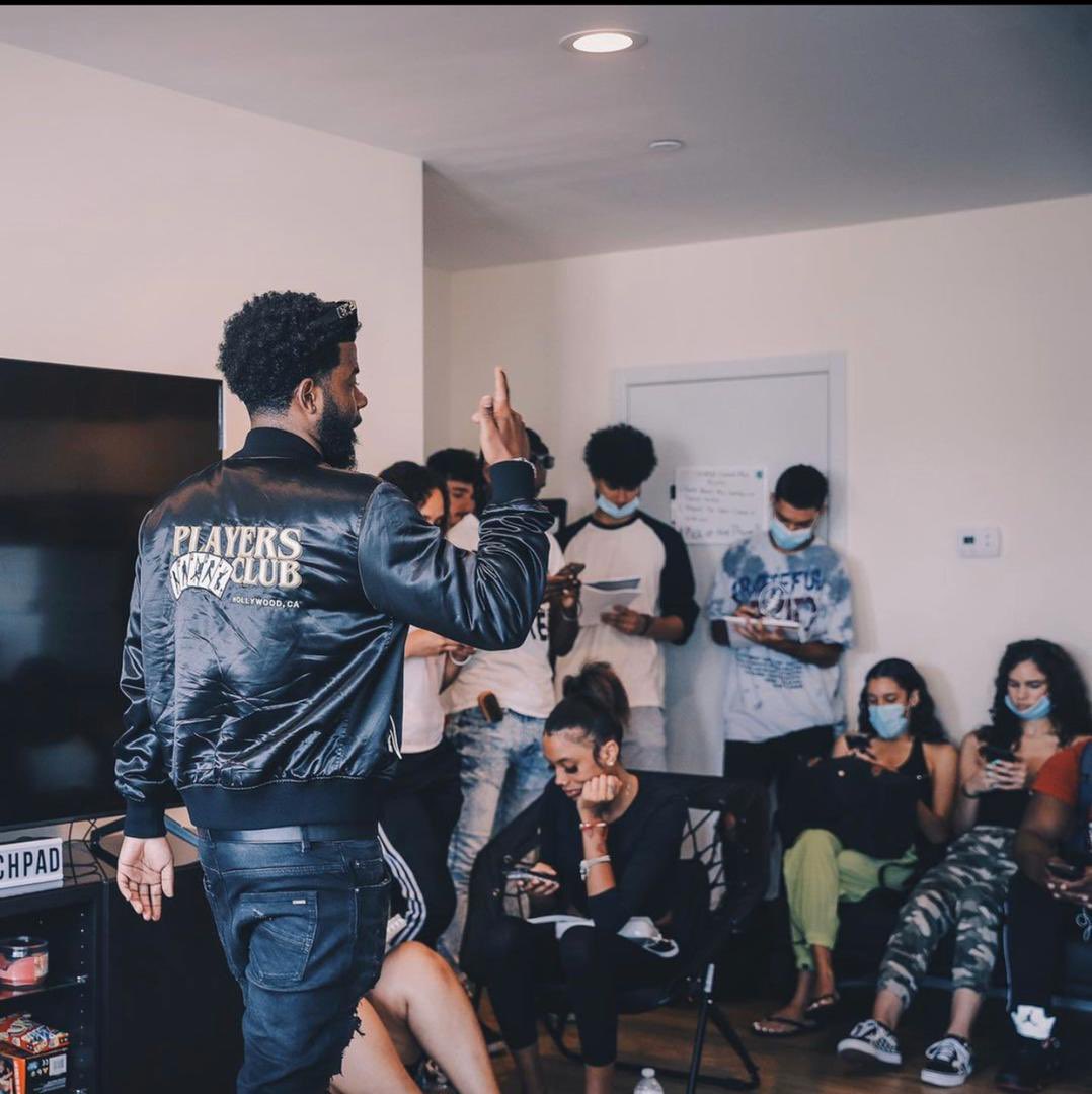 jerrycryptoc's tweet image. l can show you how to make your hourly wage in minutes by trading in the HFX market •Want to to know how? DM " Wealth" to get started