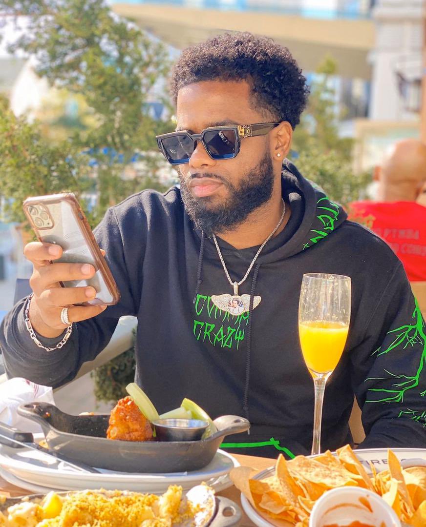 jerrycryptoc's tweet image. l can show you how to make your hourly wage in minutes by trading in the HFX market •Want to to know how? DM " Wealth" to get started