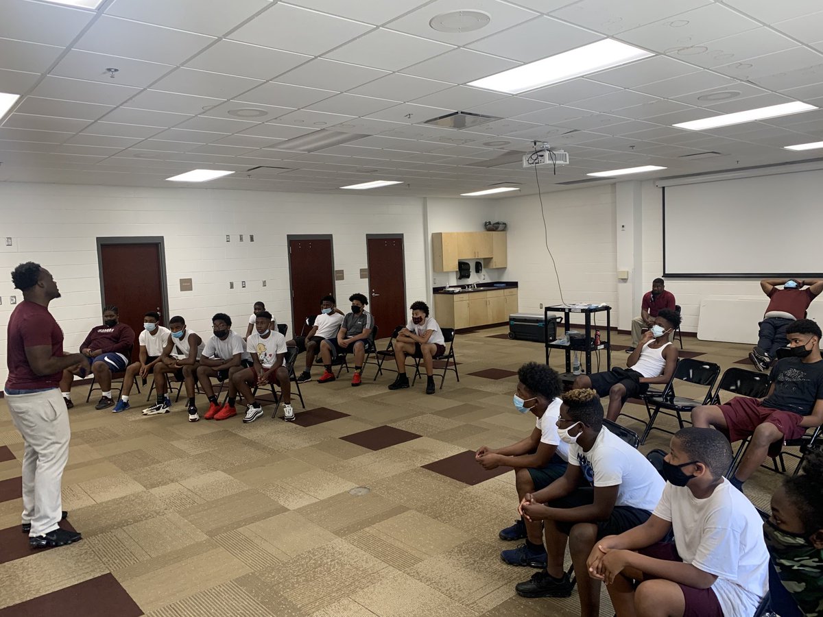 TerryHighFb's tweet photo. Great things are taking place at THS. The culture is changing! Athletes are continuing academic and athletic careers. The grass is as green as anywhere in MS. Congrats track athlete ⁦@senseixkiyahh⁩!
#south78 #cometoterry #thsfamily https://t.co/0TnYQAfGMD