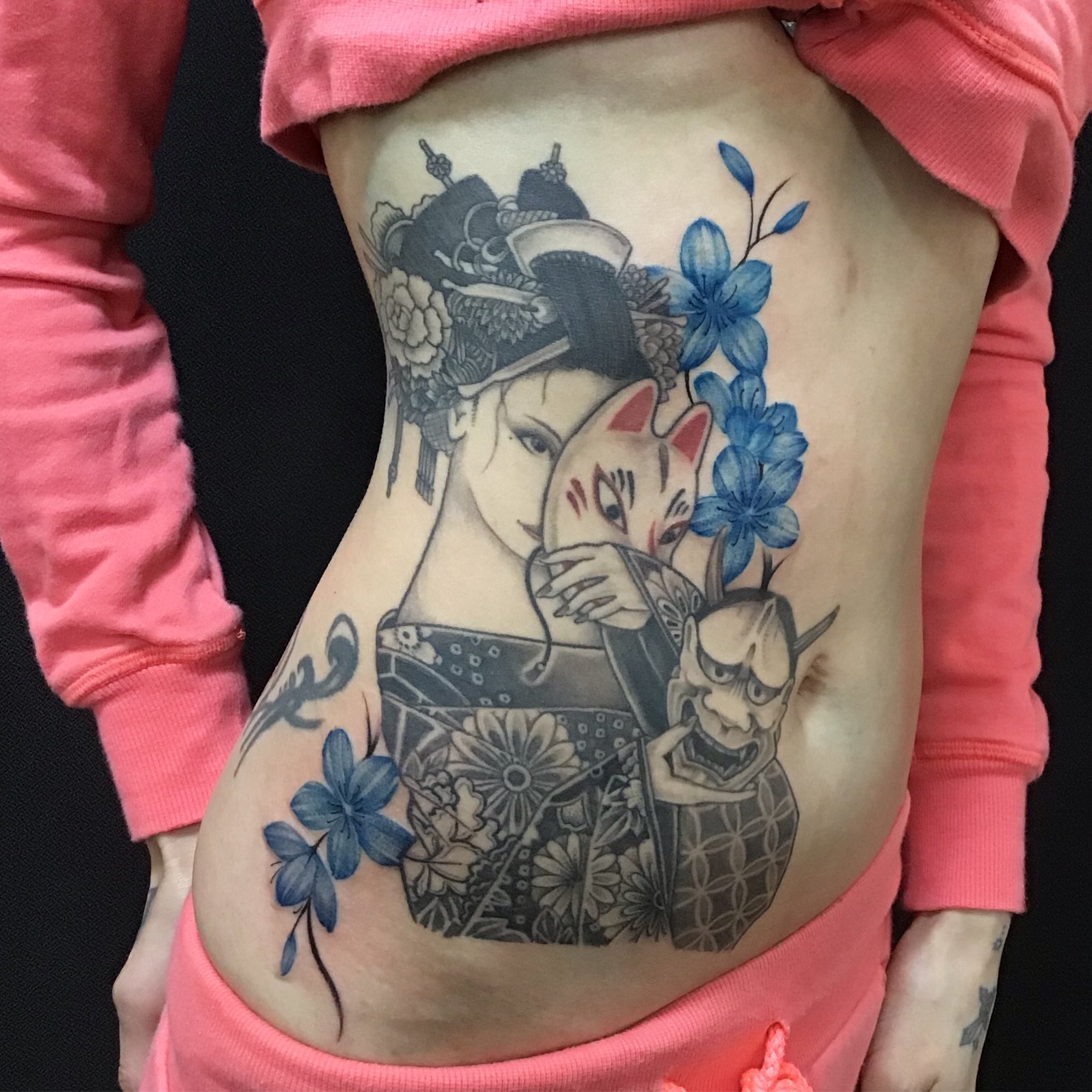 Twitter 上的 新宿タトゥー Fox Gate Tattoo 腹 花魁 桜 By 正彩 4月29日本日も営業中 和彫りからワンポイント B Gまで幅広く対応のタトゥースタジオ 東京新宿fox Gate Tattoo 新宿駅徒歩7分 個室ブース完備 その他 作品はコチラ Foxgatetattoo