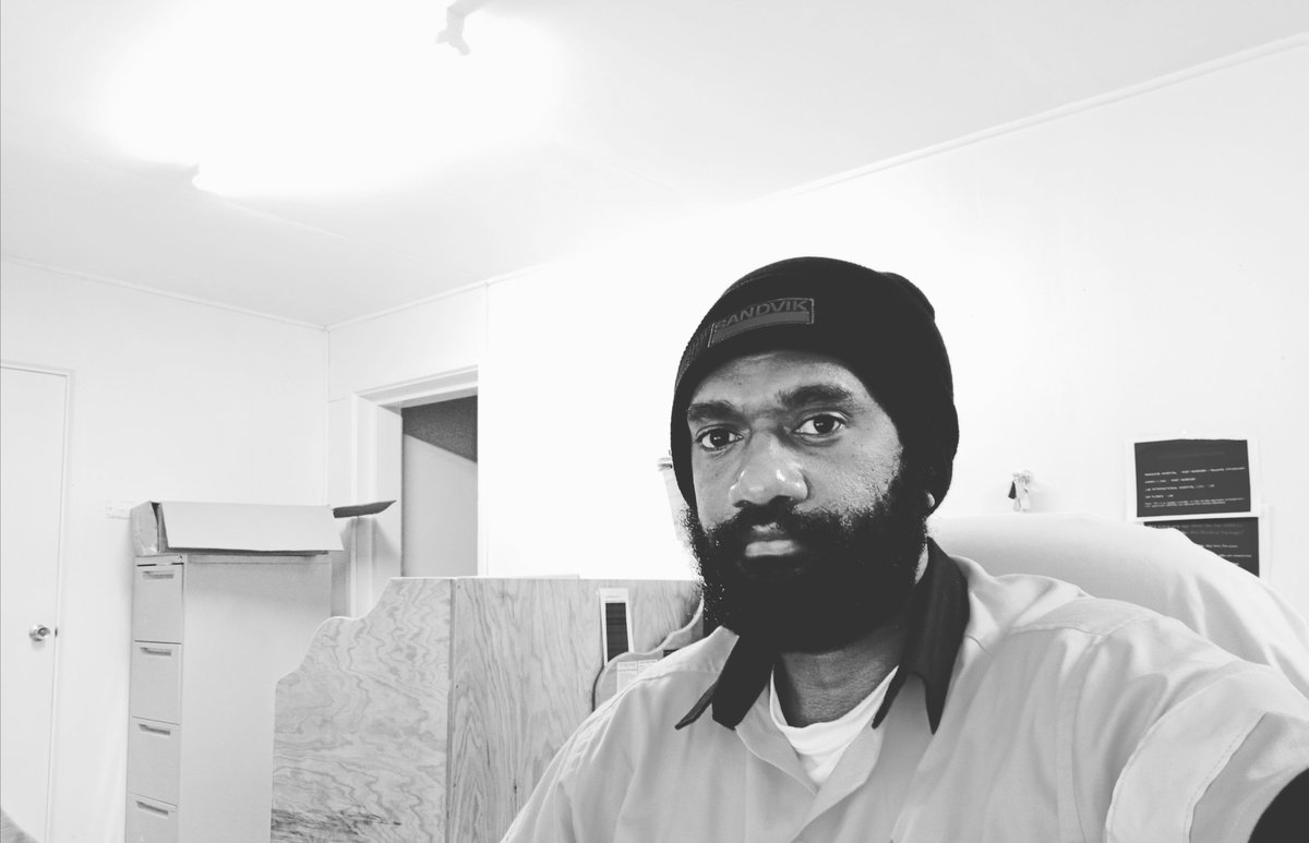 McDeezy89's tweet photo. Back in Pom, time to complete that EP. Stay tuned! #pnghiphop🇵🇬 #McDee #DJTraVy #RealityRaps #EP https://t.co/U3Y90qy2pJ