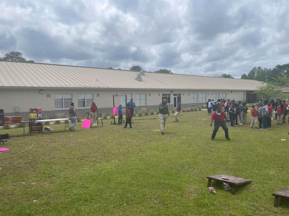 sthelenasupe's tweet image. SHATA teachers rock! The entire school participated in a LEAP Real World Experience. Students spent the first part of the day in their content classes and spent the last part engaging in real-world activities to practice skills they need to #Scoreup. #sthelenawinning