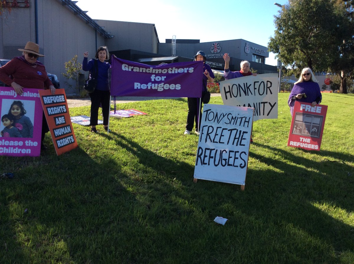 Outside the office of @TonySmithMP! Refugee rights are #humanrights. #freetherefugees #releasethechildren #HomeToBilo