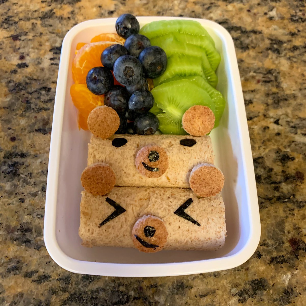 sweets_pinkie's tweet photo. Bear Sandwich Rolls Bento Box Lunch. #bearsandwich #japanesefood #japanesebentobox #bentoboxlunch #fruits #japaneselunch #healthyfood https://t.co/jNvK2X3DZP